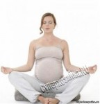 Беременная медитирует