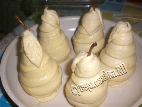 Рецепты десертов из груш. Груши запеченные с медом, имбирем и грецкими орехами. Медовые груши с корицей и гвоздикой запеченные в слоеном тесте.