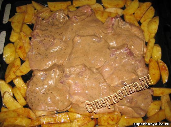Запеченная свинина с картофелем