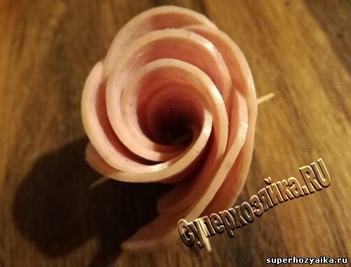 Роза из колбасы